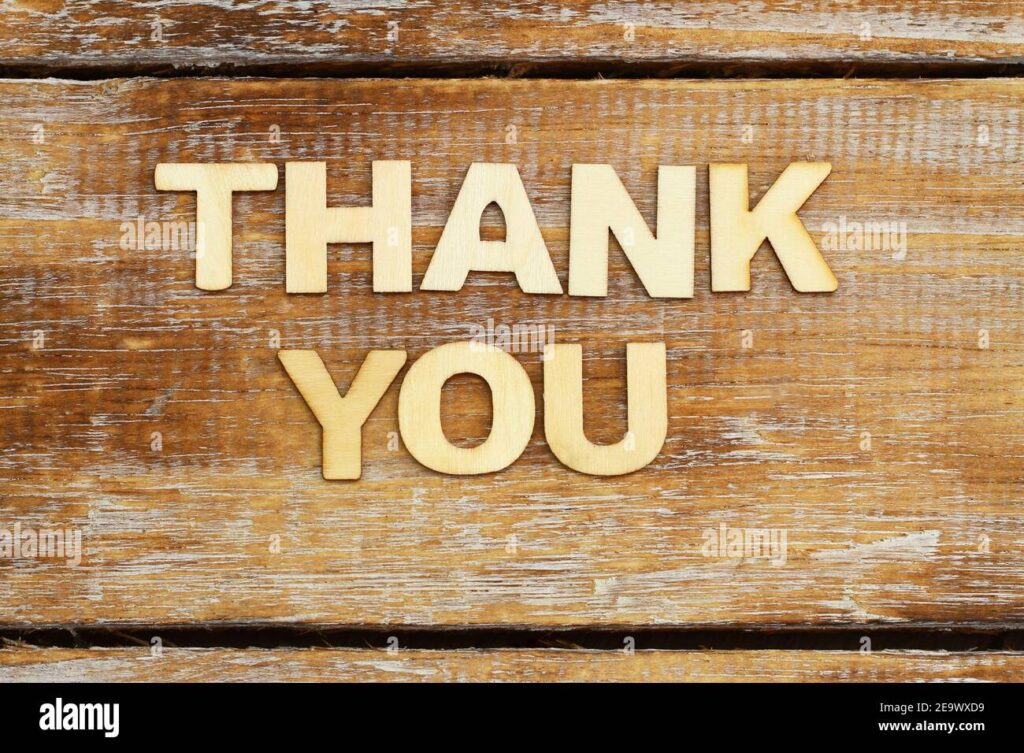 merci ecrit avec des lettres de bois sur la surface rustique merci carte texte lettres bois bois appreciation gratitude note signe 2e9wxd9