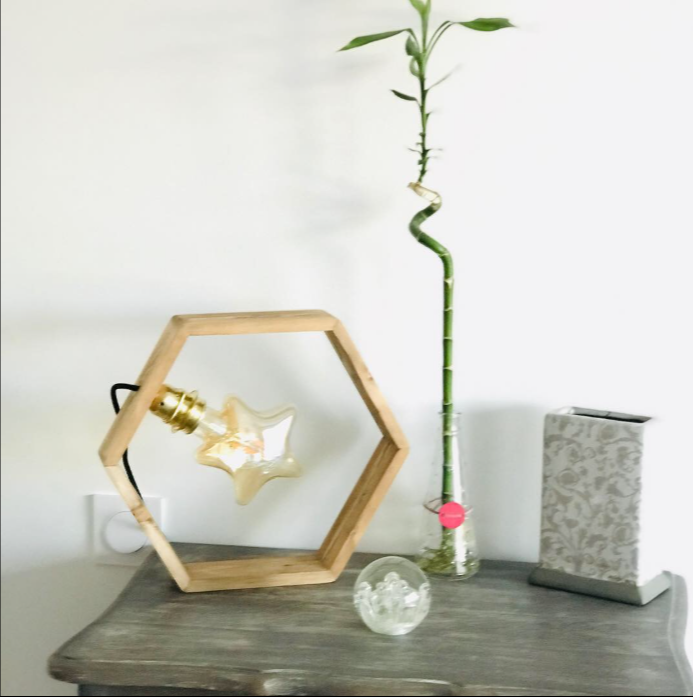 lampe en bois en forme d